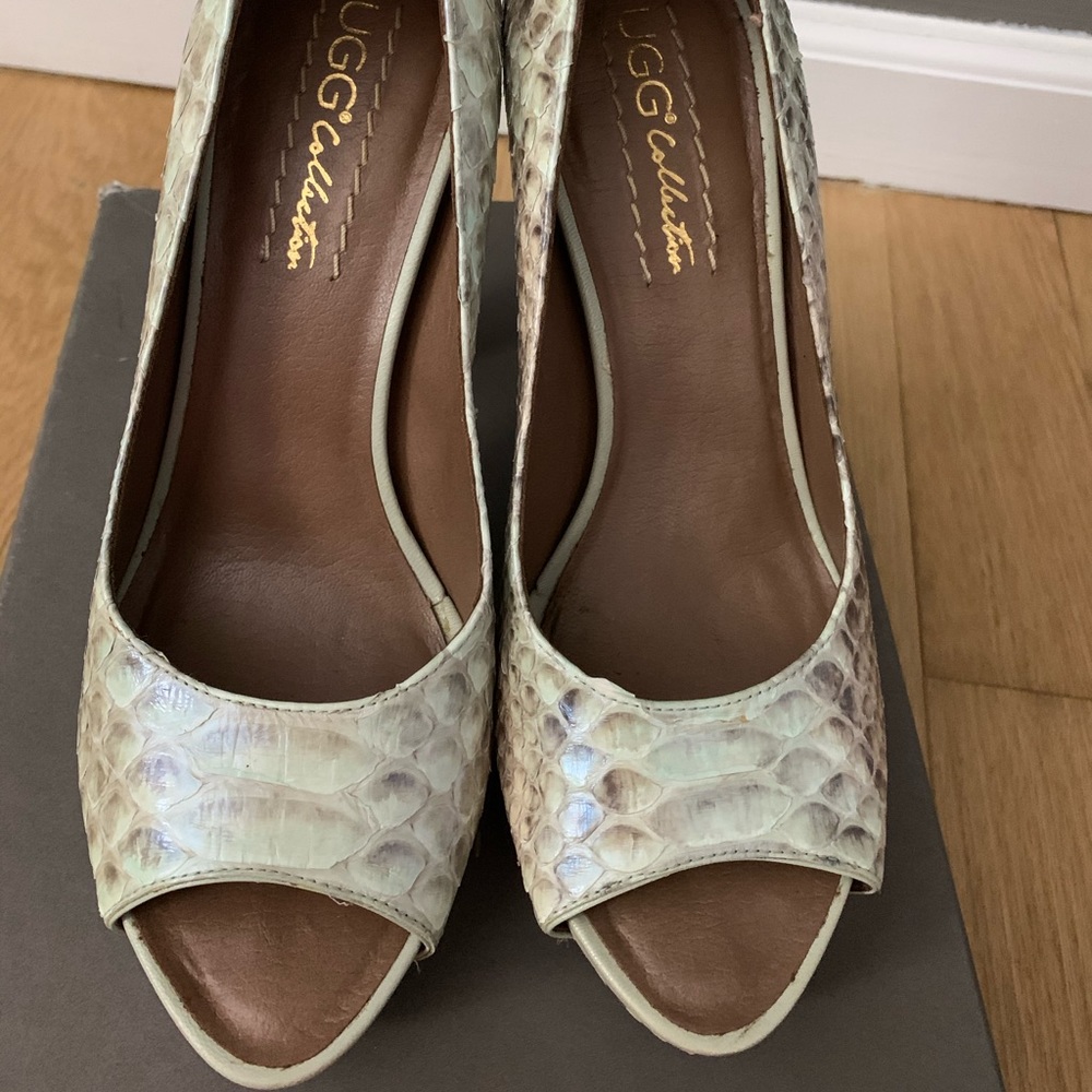 UGG Collection peep toe python heels - Picture 3 of 6